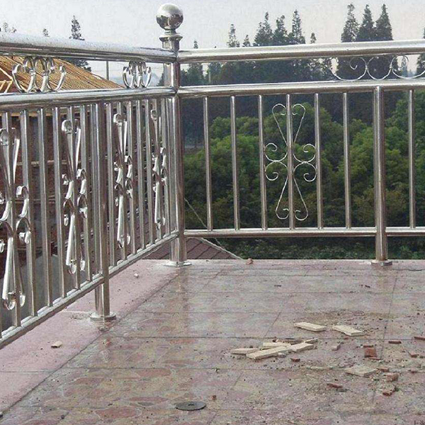 白鋼護欄